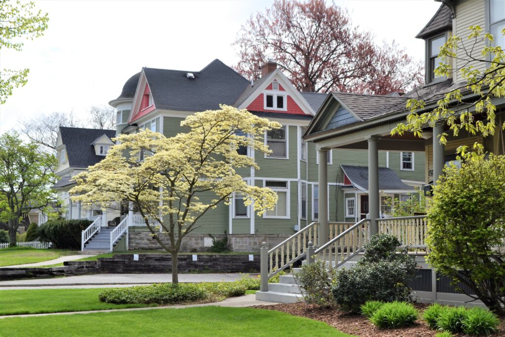 residential homes in a quiet O’Fallon, MO neighborhood near Northside Family Dentistry